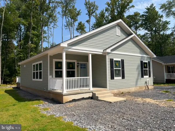 333 Azure Dr, Colonial Beach, VA 22443