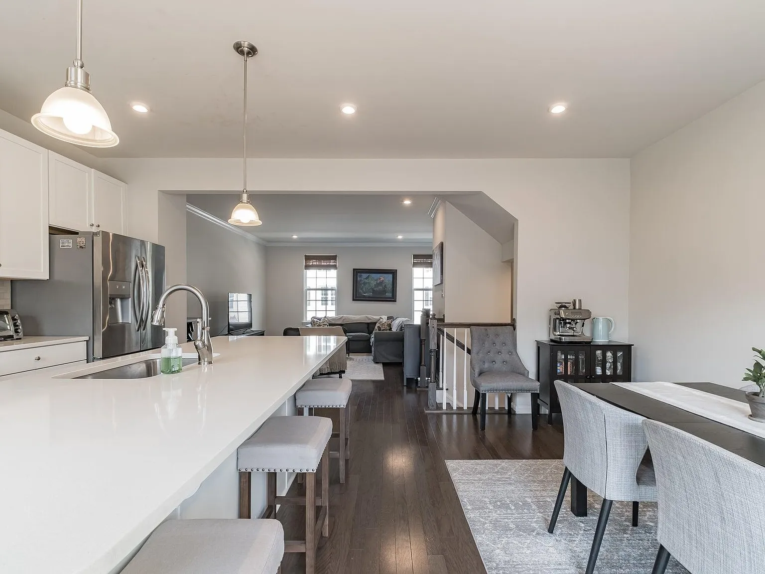 3 bed, 1932 sqft, $3,200 — Photo 4