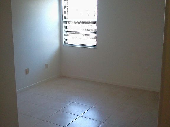 2nd image of 525 S Lincoln Ave Unit 101