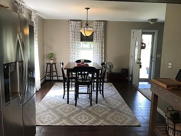 4th image of 20 Easterbrook Dr E