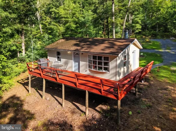 1454 Pin Oak Rd, Paw Paw, WV 25434