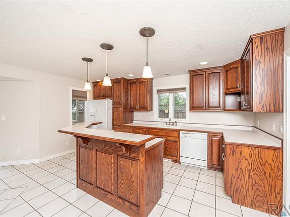 2nd image of 5016 S Ash Grove Ave