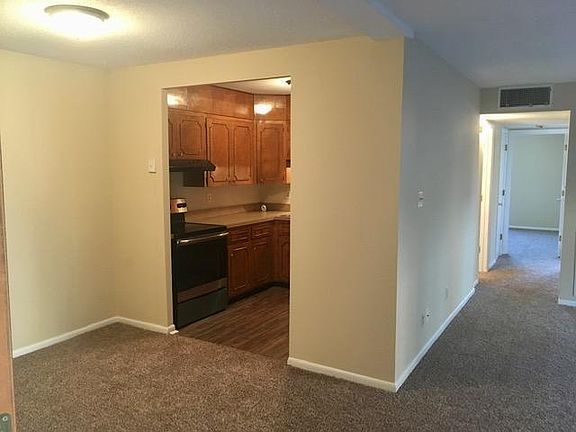 3rd image of 3104 N Broadway St APT A2