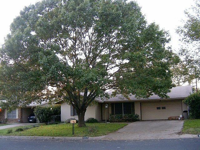 6910 Twin Crest Drive