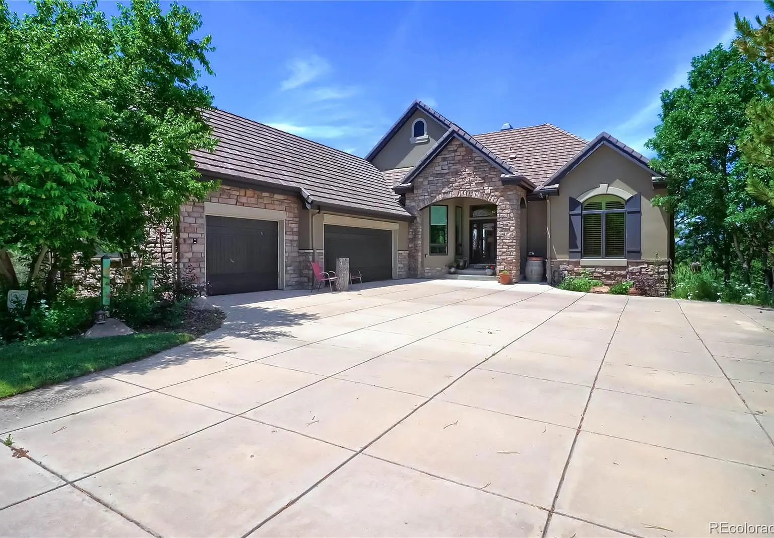 4 bed, 4.0 bath, 4376 sqft, $6,750 — Photo 3