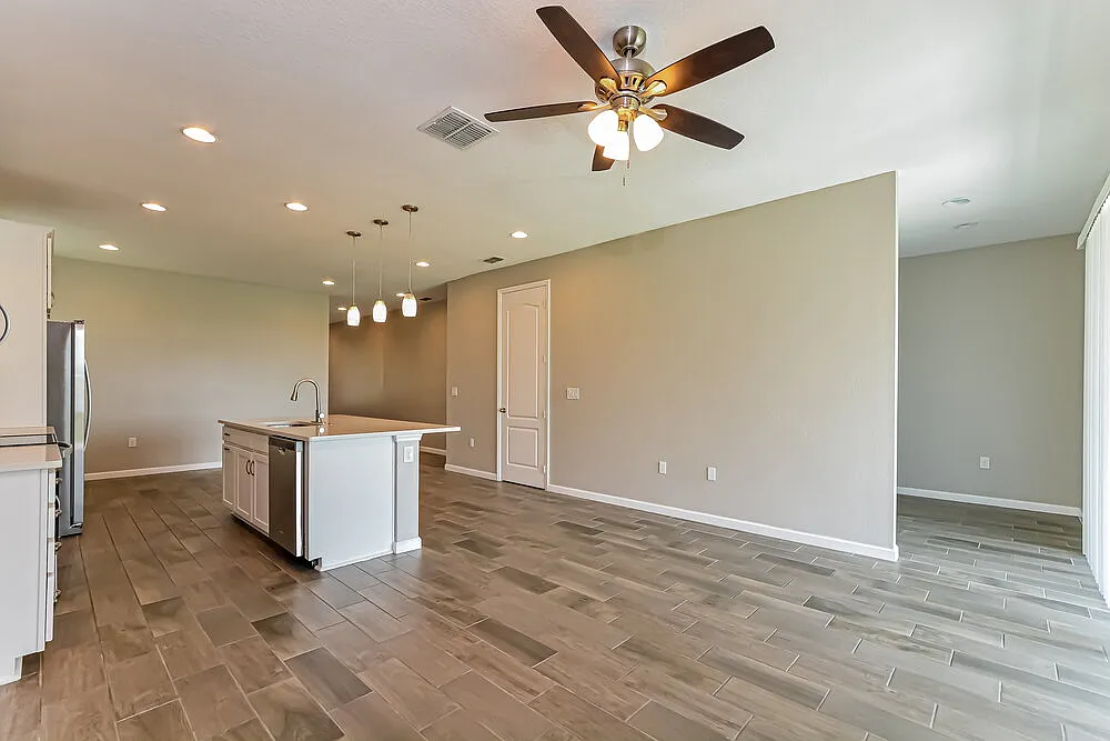 3 bed, 2.0 bath, 1635 sqft, $2,175 — Photo 4