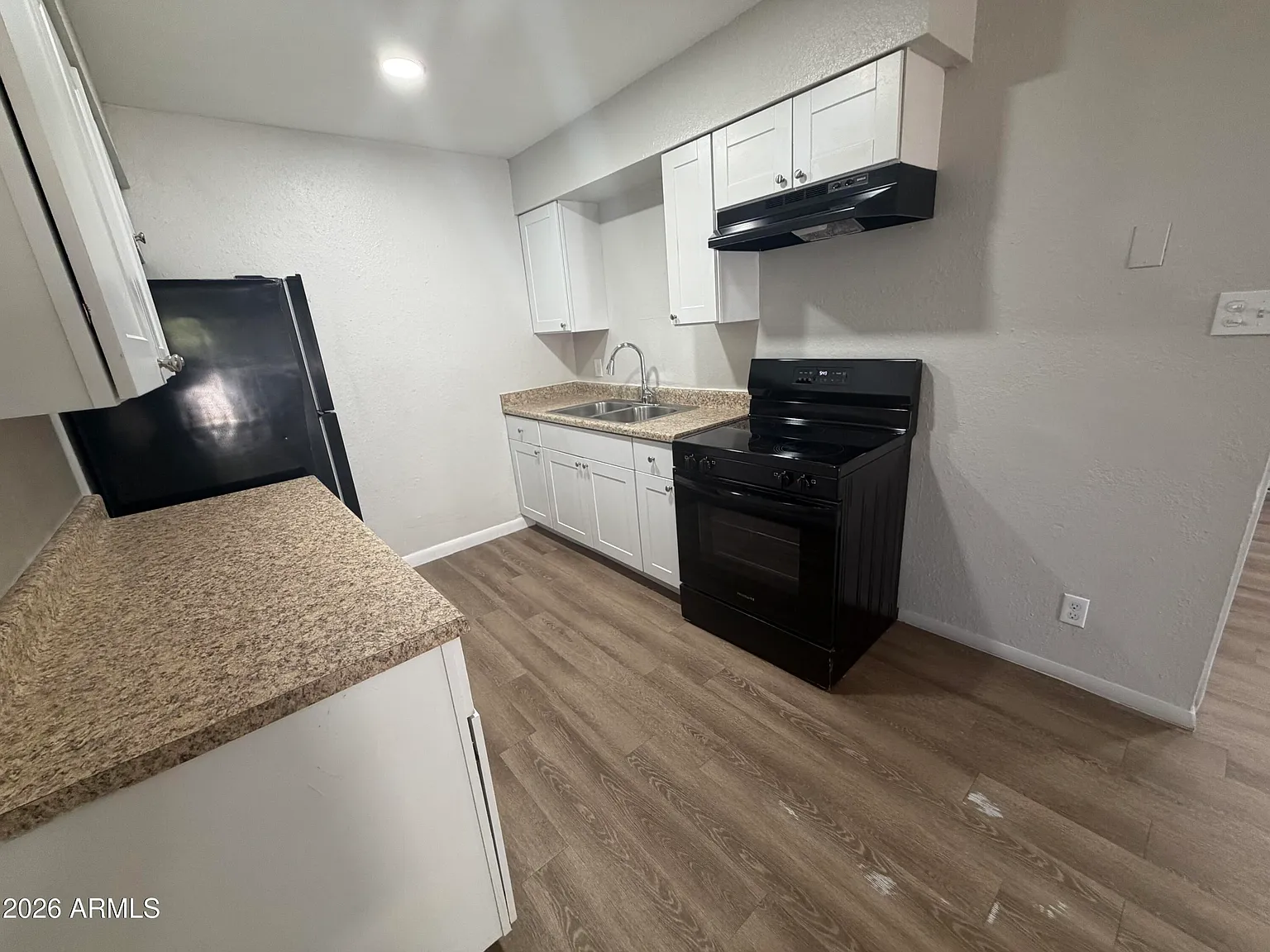 2 bed, 1.0 bath, 900 sqft, $1,125 — Photo 2