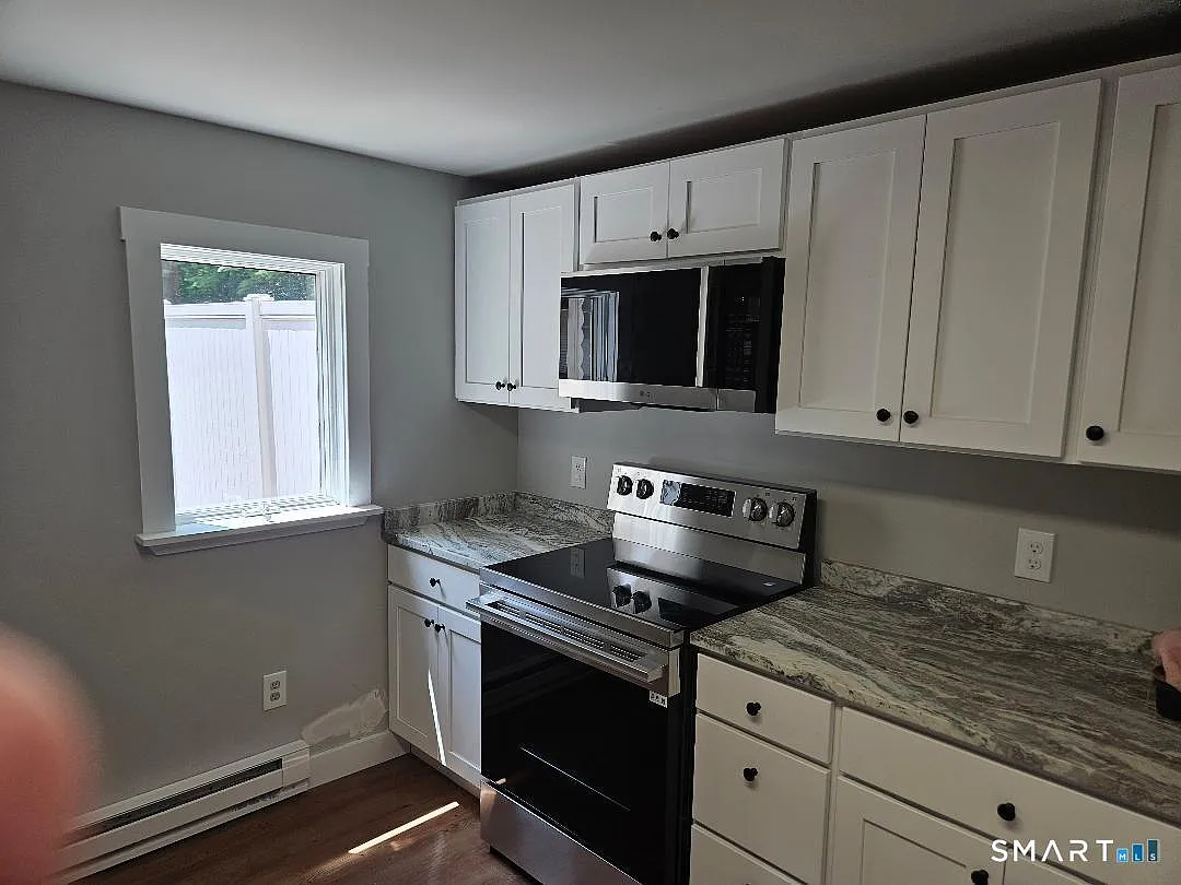 2 bed, 1.0 bath, 900 sqft, $2,100 — Photo 2