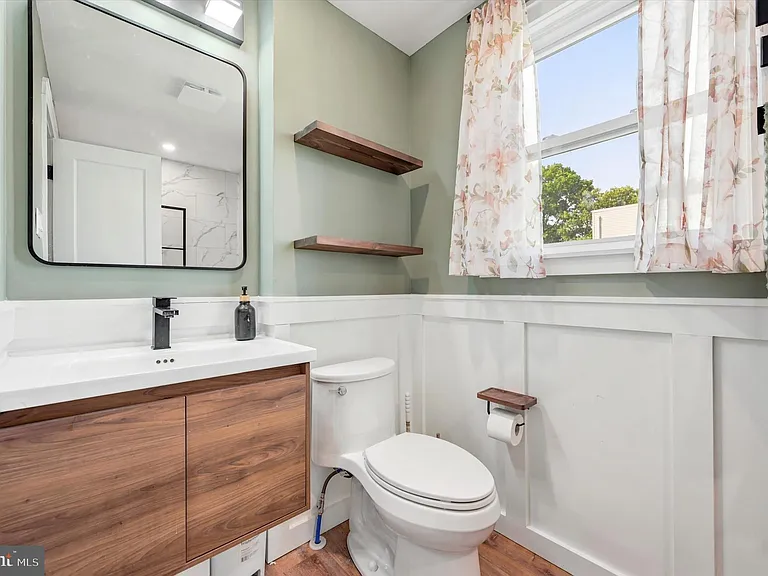 1221 S Melville St — Photo 15
