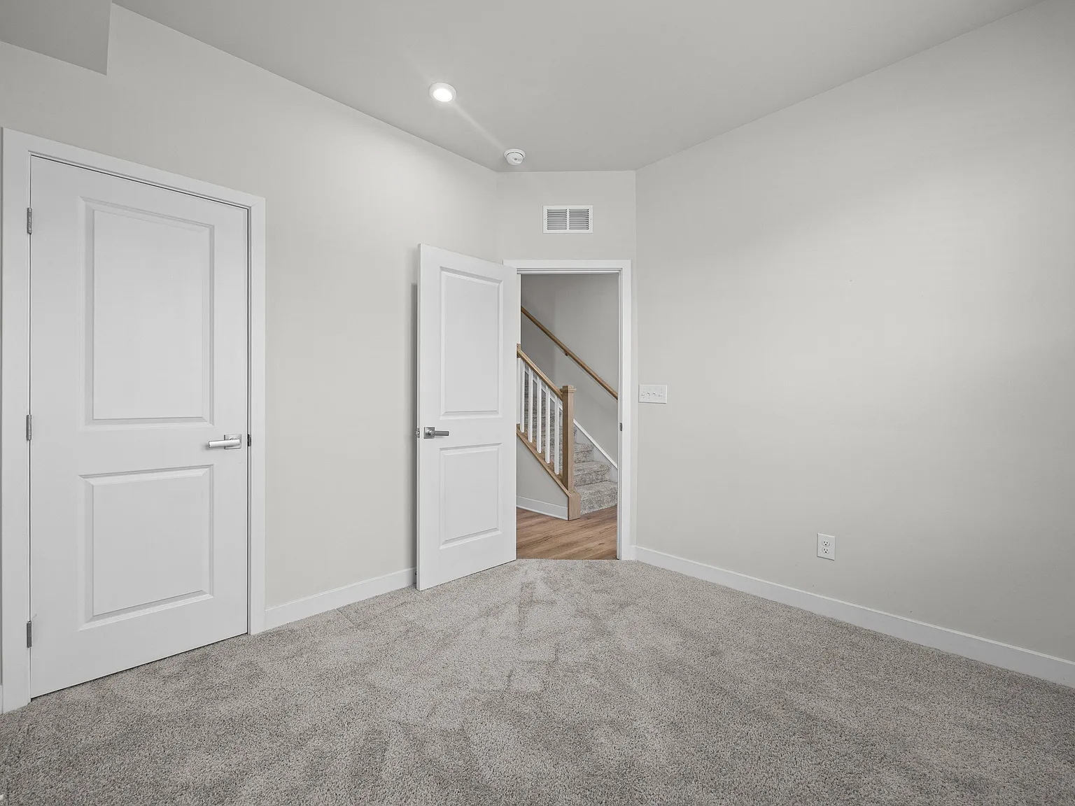 2833 Statesville Ave — Photo 4