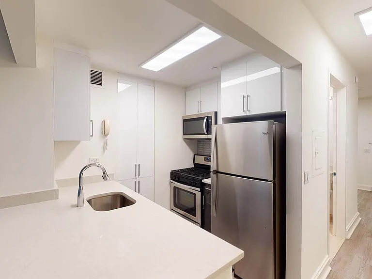 10 Hanover Square — Photo 102
