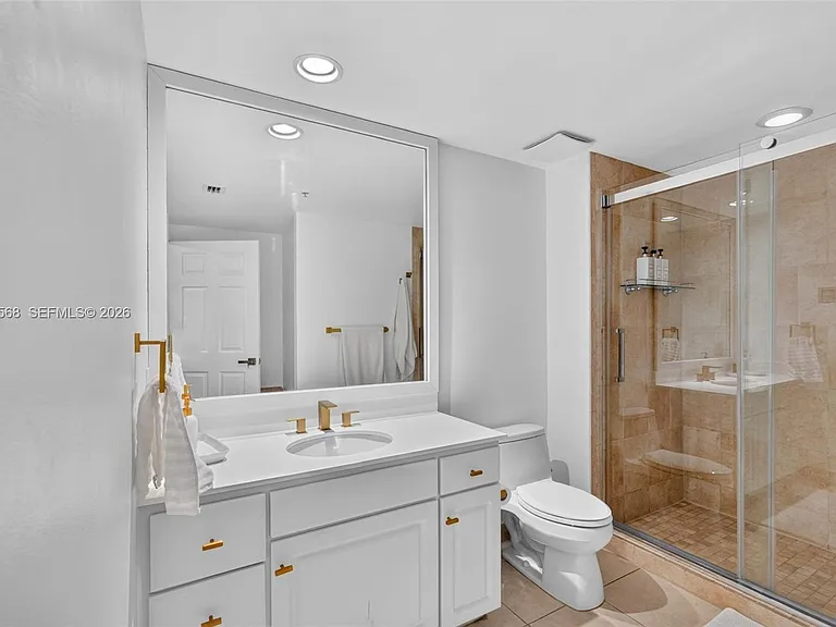 2000 N Bayshore Dr #306 — Photo 17