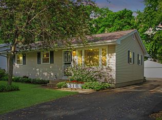 316 Ridgeview Ave, Rockford, IL 61107