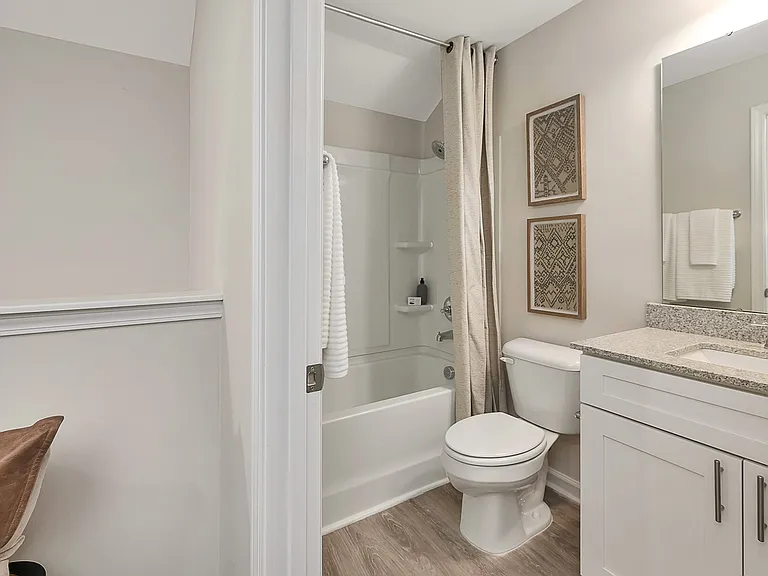 Upstairs Shared Bathroom