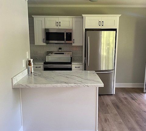 5th image of 217 Bethune St #B