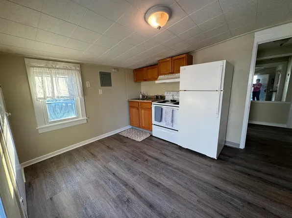 373 Brighton Ter APT 2A, Holmes, PA 19043