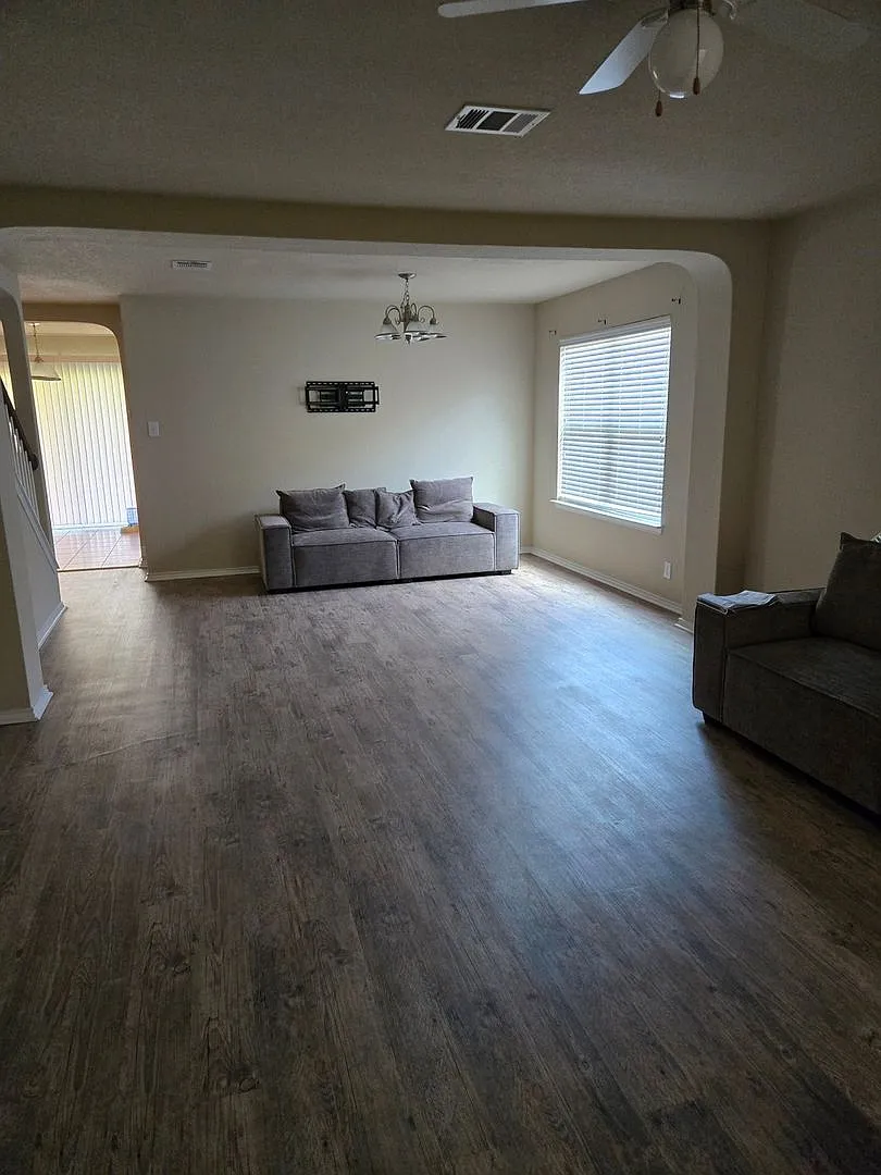 Spacious 4BR House in Cibolo — Photo 3