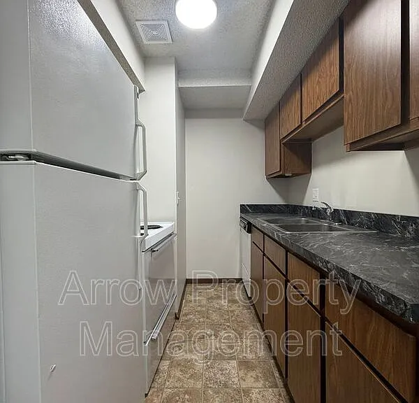 1411 D St #9 — Photo 4