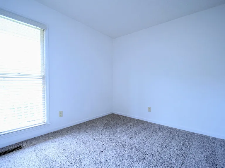 1328 Butterwood Cir — Photo 11