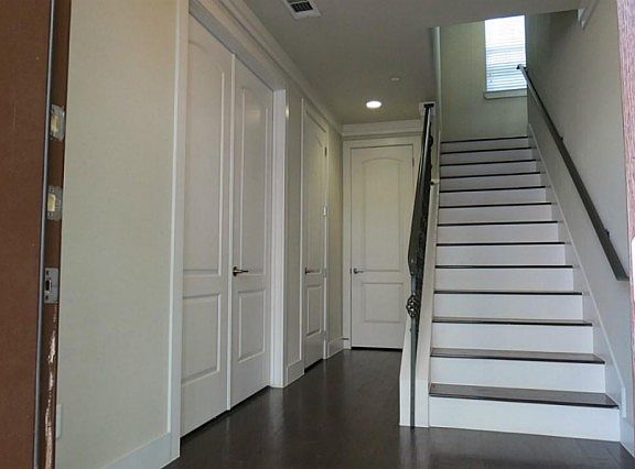 2nd image of 3210 Las Palmas St
