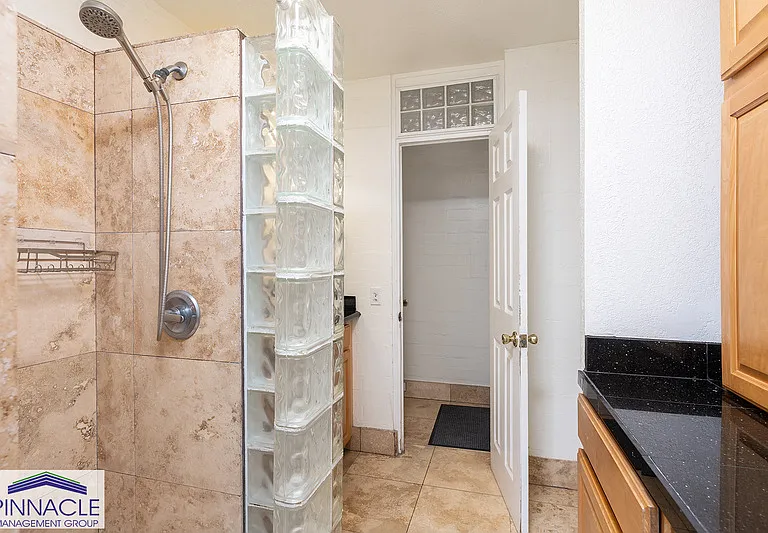 240 Liliuokalani Ave #401 — Photo 10