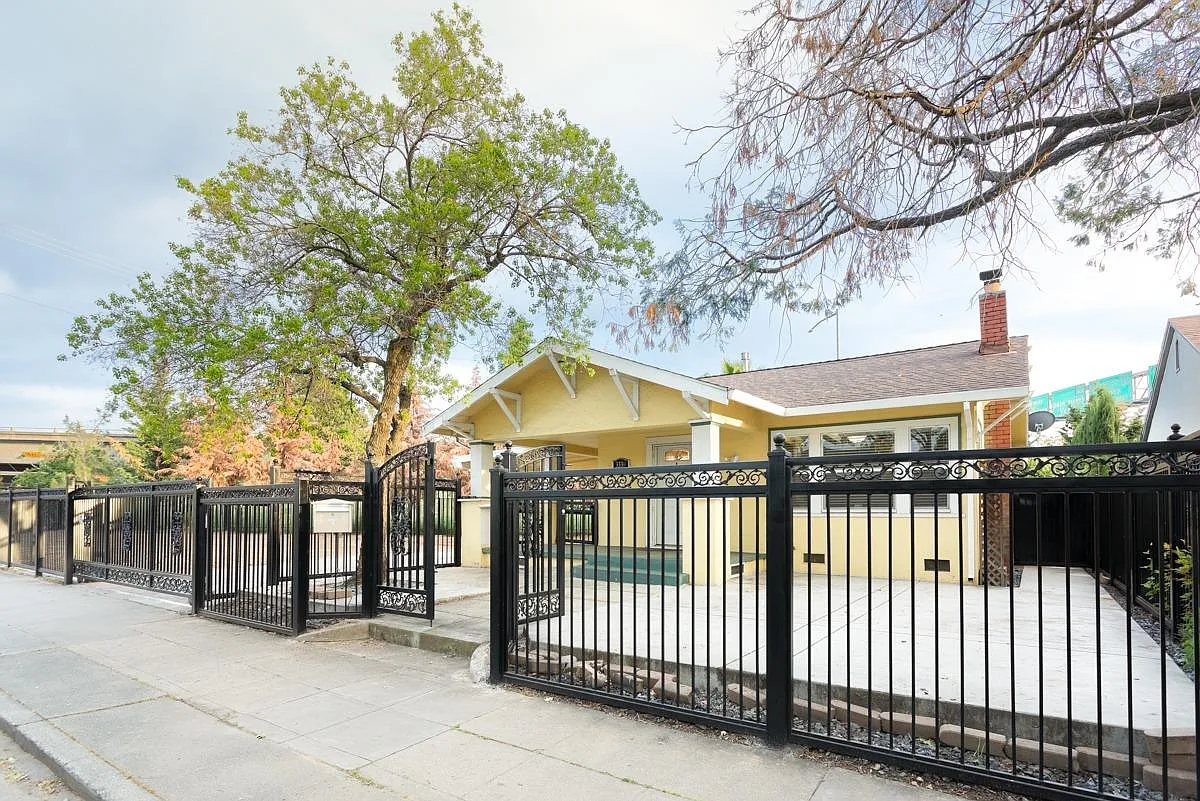 3330 T St photo 1