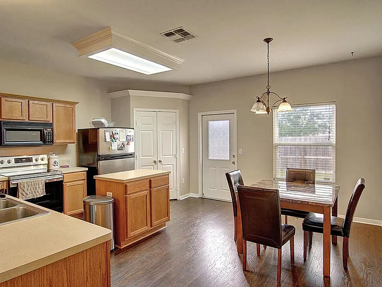 7538 Angelwing Dr — Photo 3