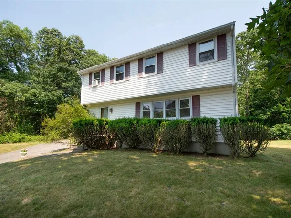 112 Karen Ln, Abington, MA 02351