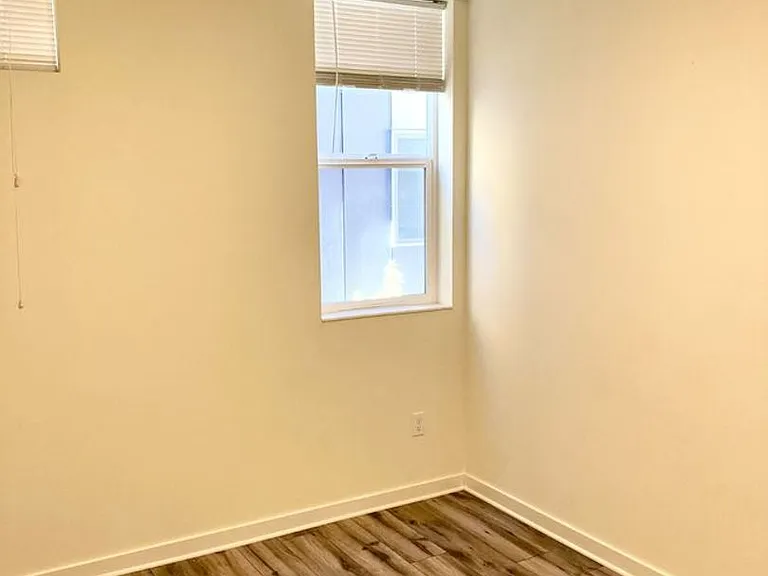 5011 A 40th Ave NE — Photo 10
