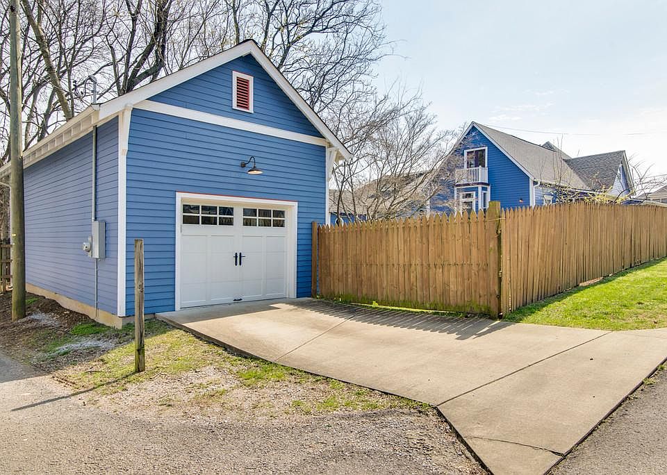 1 car garage with workshop