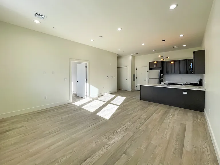 604 Bloomfield Ave #201 — Photo 3