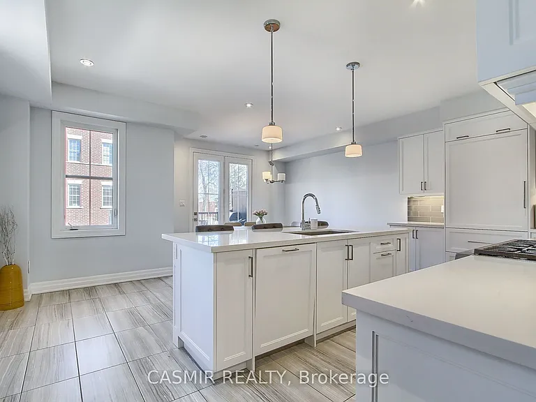 9873 Keele St — Photo 16