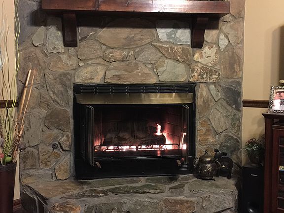 Gas fireplace