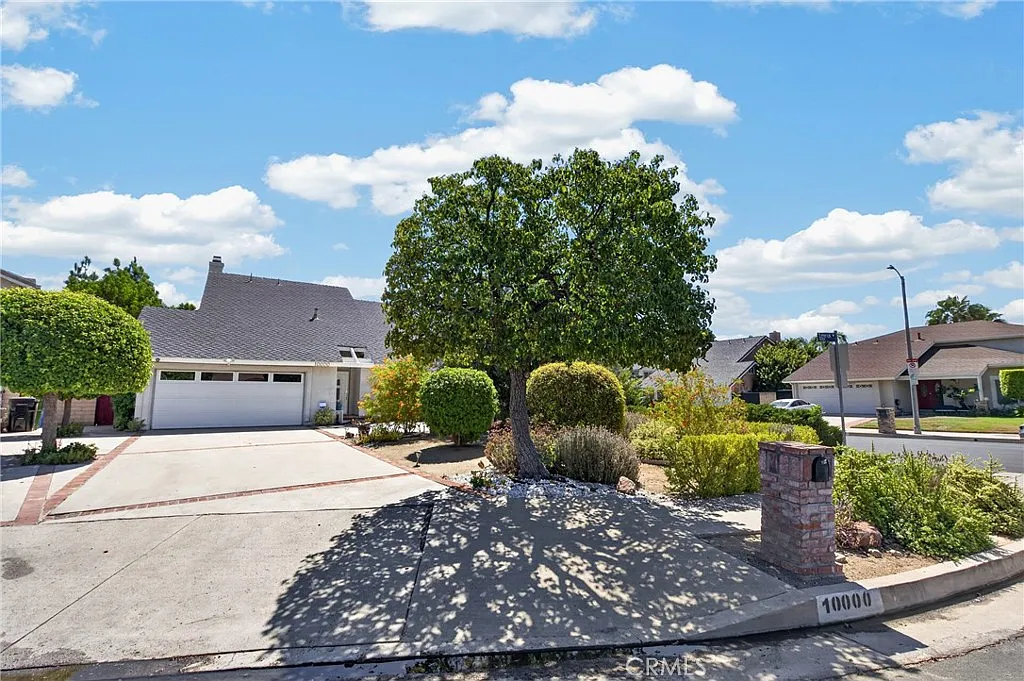 4 bed, 2.5 bath, 1845 sqft, $4,200 — Photo 3