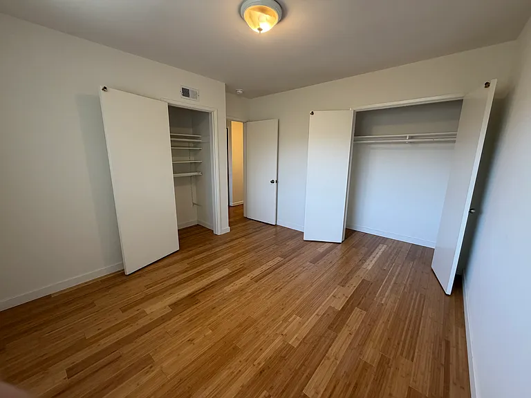 1128 20th St #8 — Photo 10