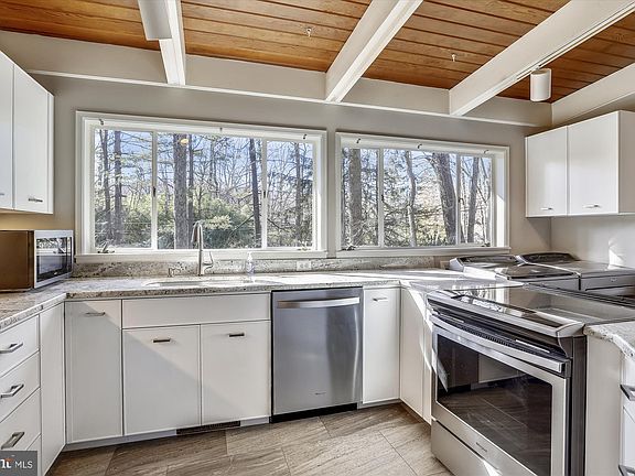 3rd image of 3508 Stoneybrae Dr