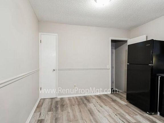 5th image of 2356 Lindsay Ln