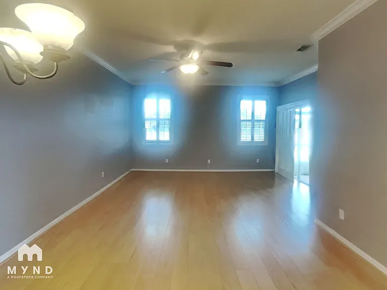 5372 Neil Dr — Photo 3