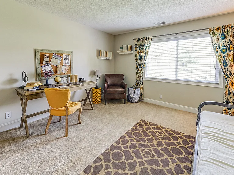 Signature Series Guest Bedroom at Somerset Lakes