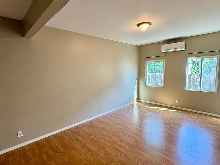 1033 Allen Ave #2 — Photo 7