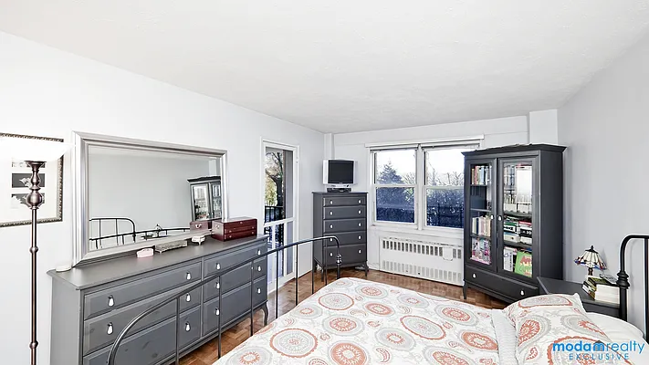 Sold by Moda Realty | media 48