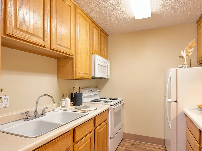 Irving Heights Apartments — Photo 5