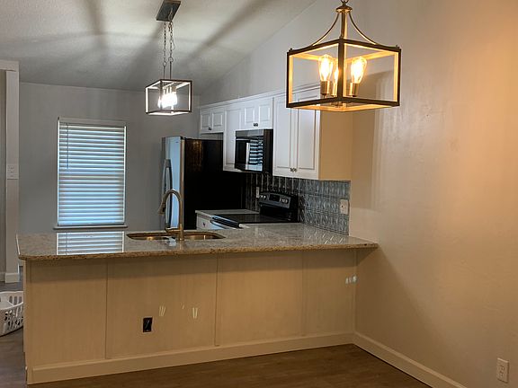 2nd image of 1119 Oak Forest Cir