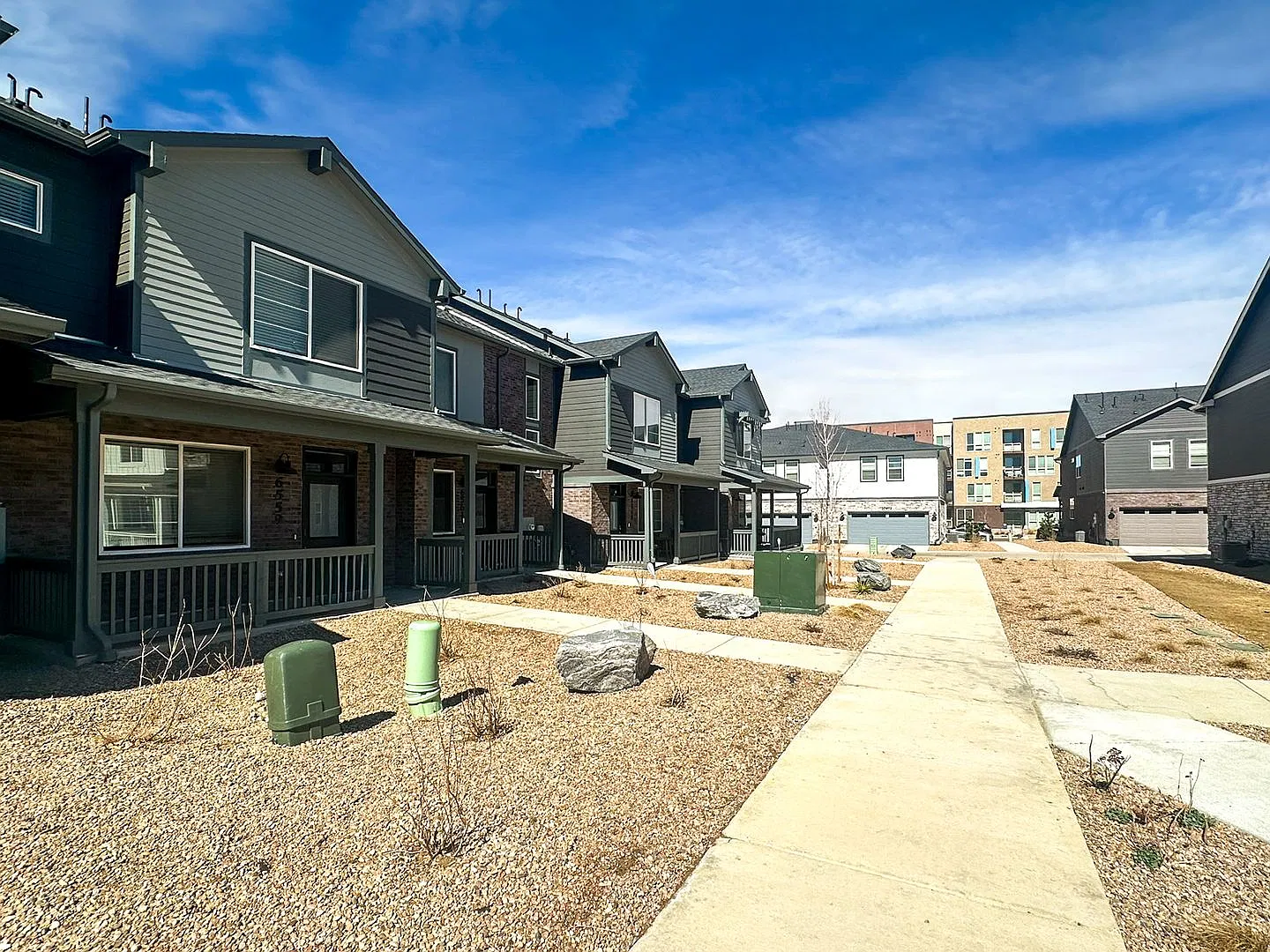 High Point - 3bd 2.5ba 1,706 Sq.Ft. Townhouse For Rent! — Photo 2