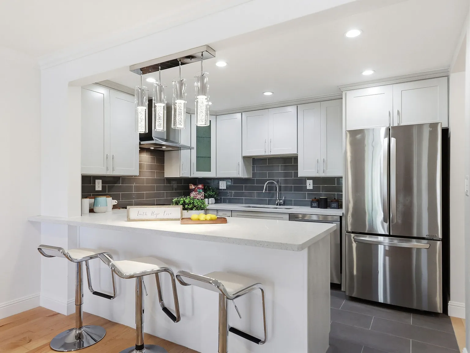 2 bed, 1213 sqft, $5,300 — Photo 4