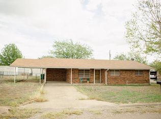 402 Island Ave, Hamilton, TX 76531