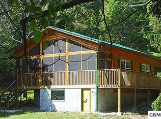 809 E Foothills Dr, Gatlinburg, TN 37738
