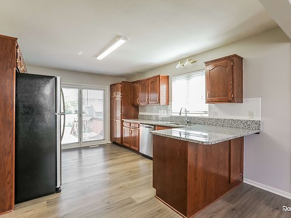 3rd image of 15907 Megan St