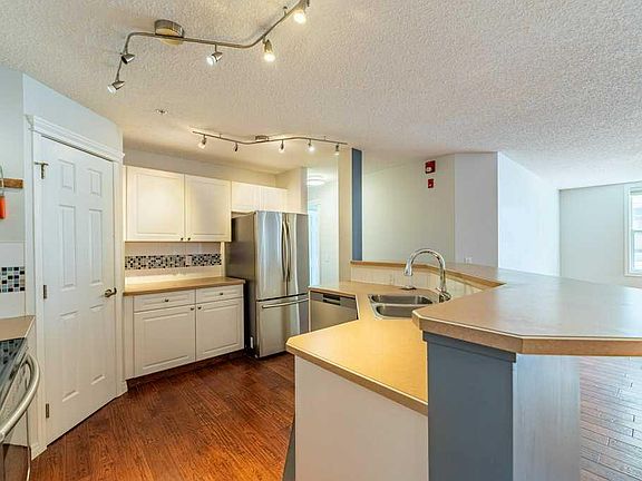 3rd image of 2212 S 34th Ave SW #3
