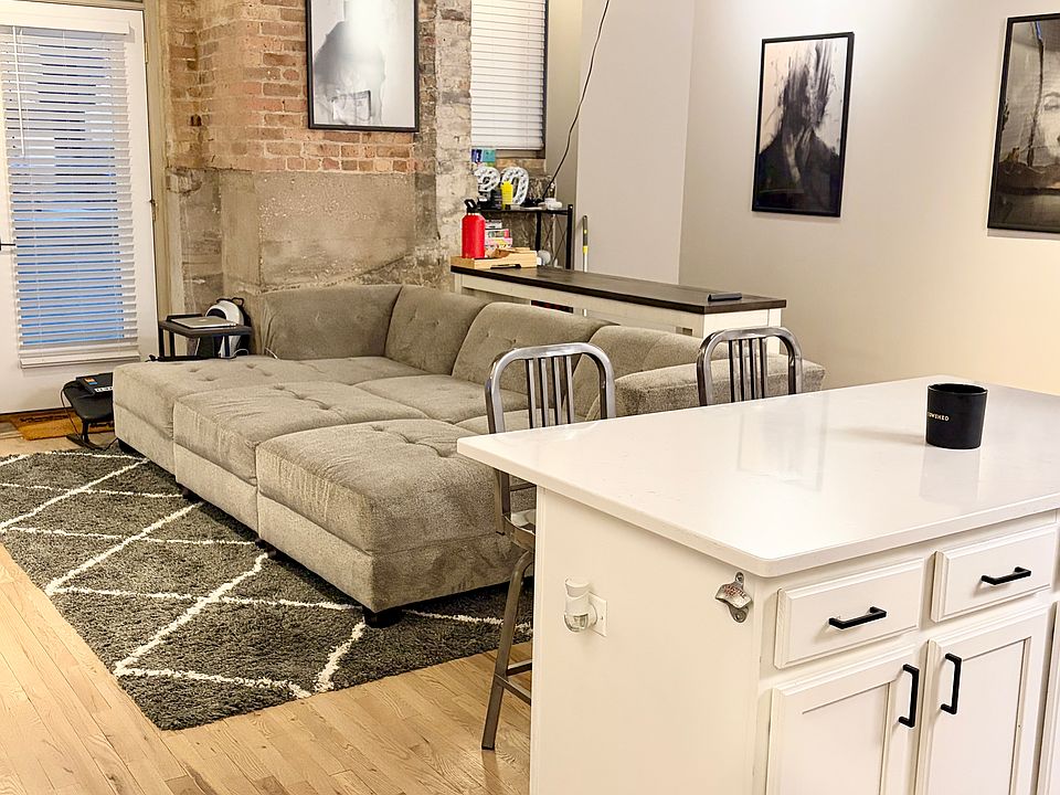 1st image of 1500 W Monroe St Unit 119